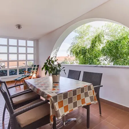 Apartament Bianca 1 *